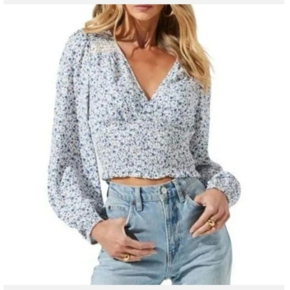 ASTR the label V-neck smocked waist long sleeve top Size large